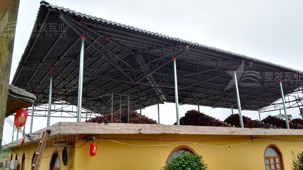“鋼結(jié)構(gòu)+合成樹脂瓦”屋面建筑體系已被普遍應(yīng)用，促進(jìn)行業(yè)發(fā)展